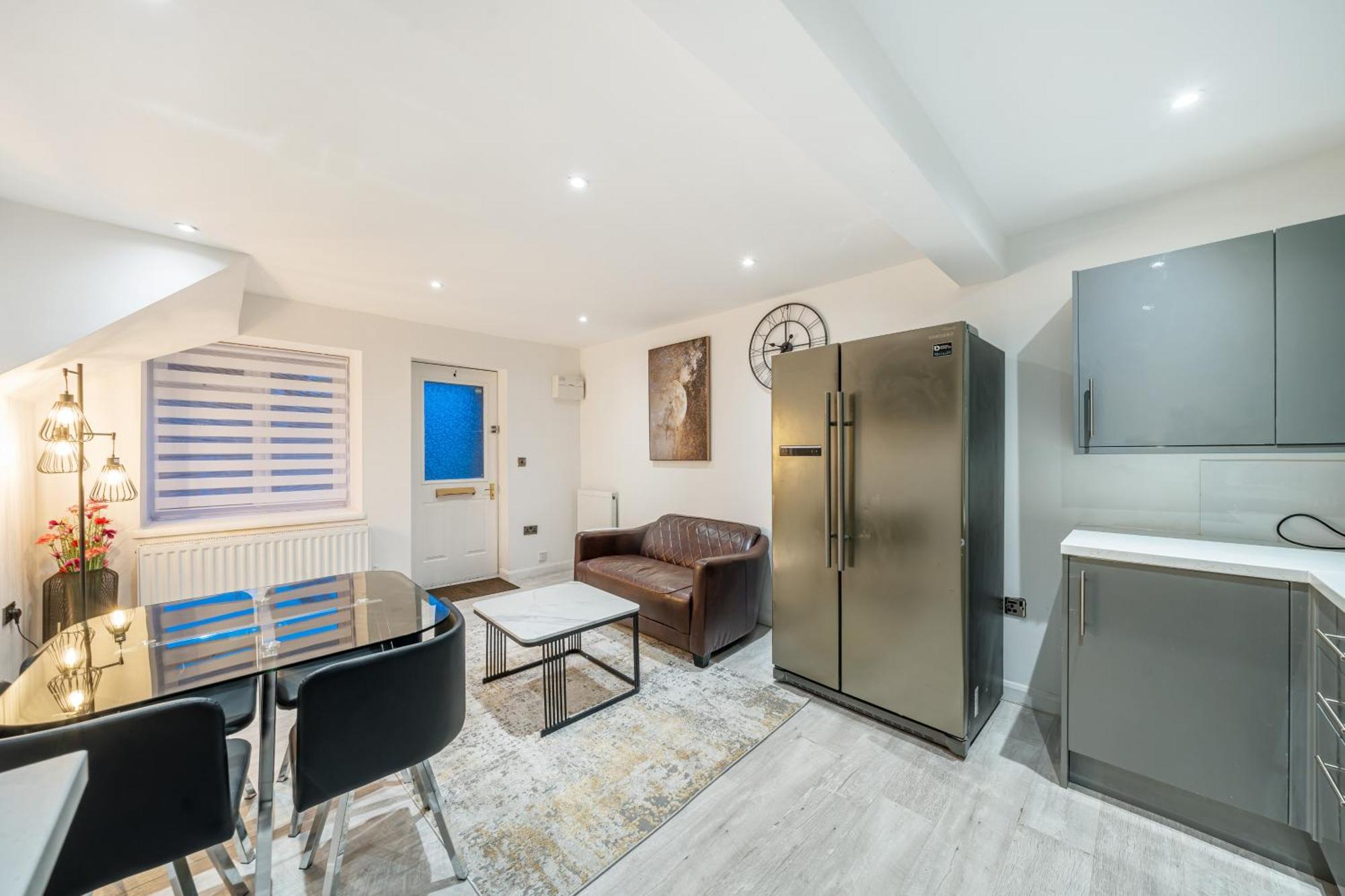 Two Bed Home In The Heart Of Egham Dış mekan fotoğraf
